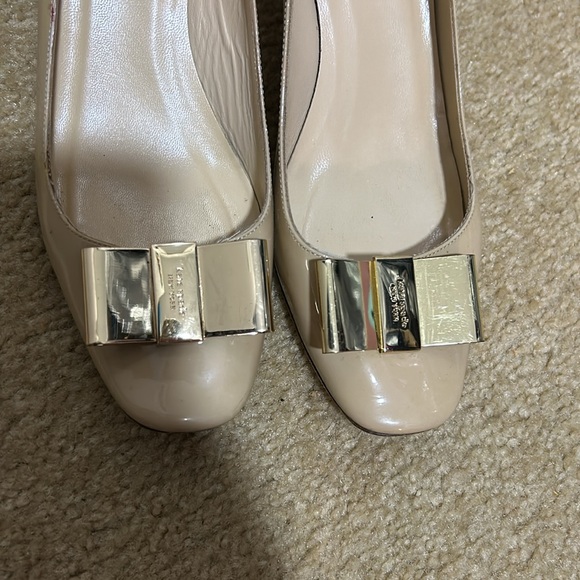 Kate Spade Dijon Gold Bow Patent Leather Pumps - Picture 3 of 9